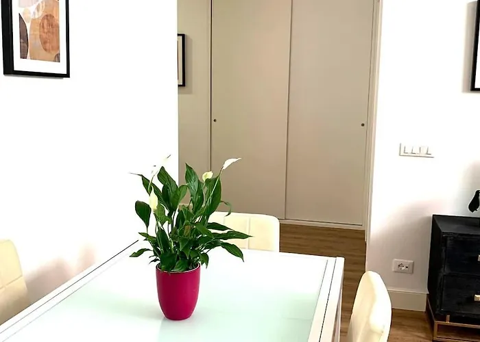 Casa Con Giardinetto Al Centro Di Appartamento